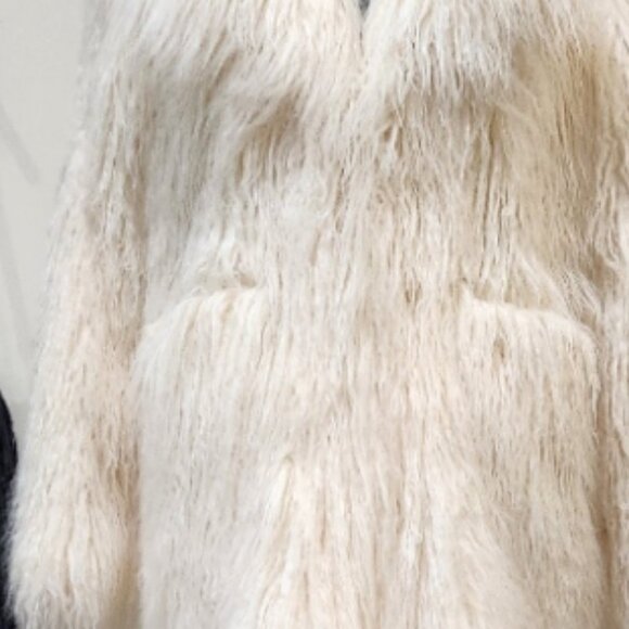 💥INSANELY BEAUTIFUL!💥Faux Curly Mongolian Lamb Fur Oversized Coat in Ivory - Picture 12 of 14